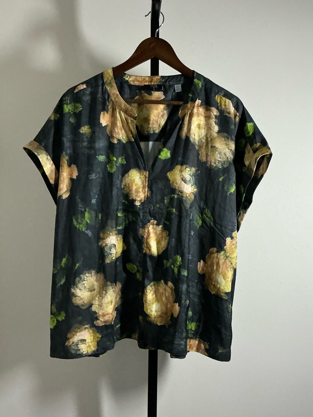 🆕 Tahari | Short-Sleeve V-Neck Blouse